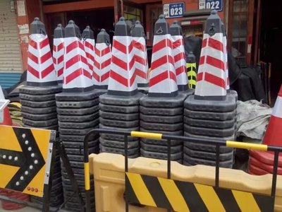 哪有賣(mài)反光路錐的、焦作路錐廠家圖片|哪有賣(mài)反光路錐的、焦作路錐廠家樣板圖|哪有賣(mài)反光路錐的、焦作路錐廠家效果圖_鄭州亞泰交通設(shè)施廠家