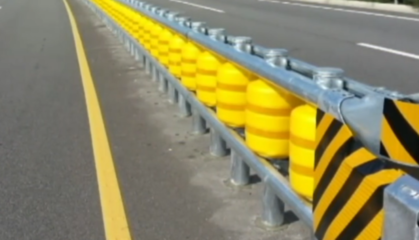 能旋轉的高速防護欄 智能交通新利器，守護出行安全